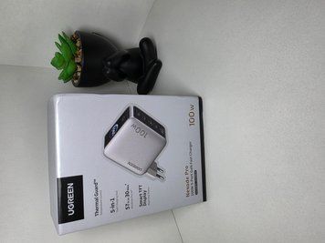 Сетевое зарядное устройство UGREEN 100W GaN Smart Display 003 фото
