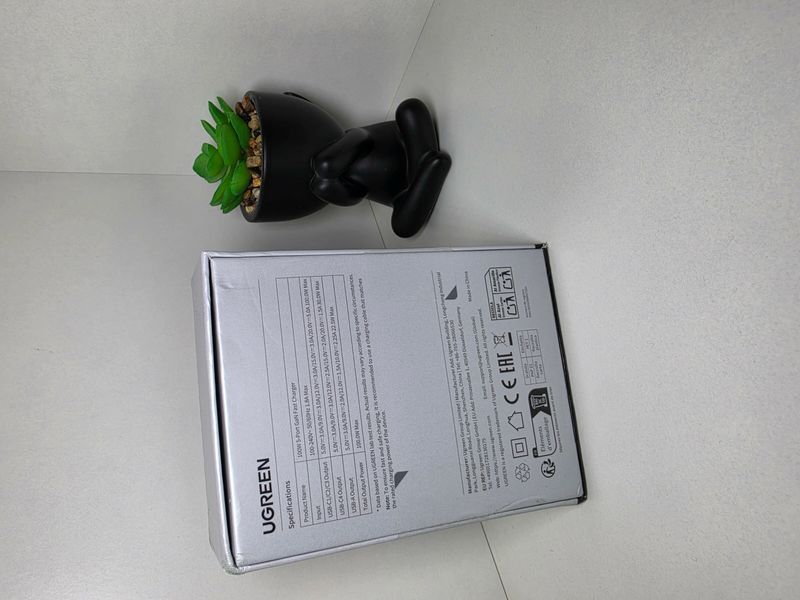 Сетевое зарядное устройство UGREEN 100W GaN Smart Display 003 фото